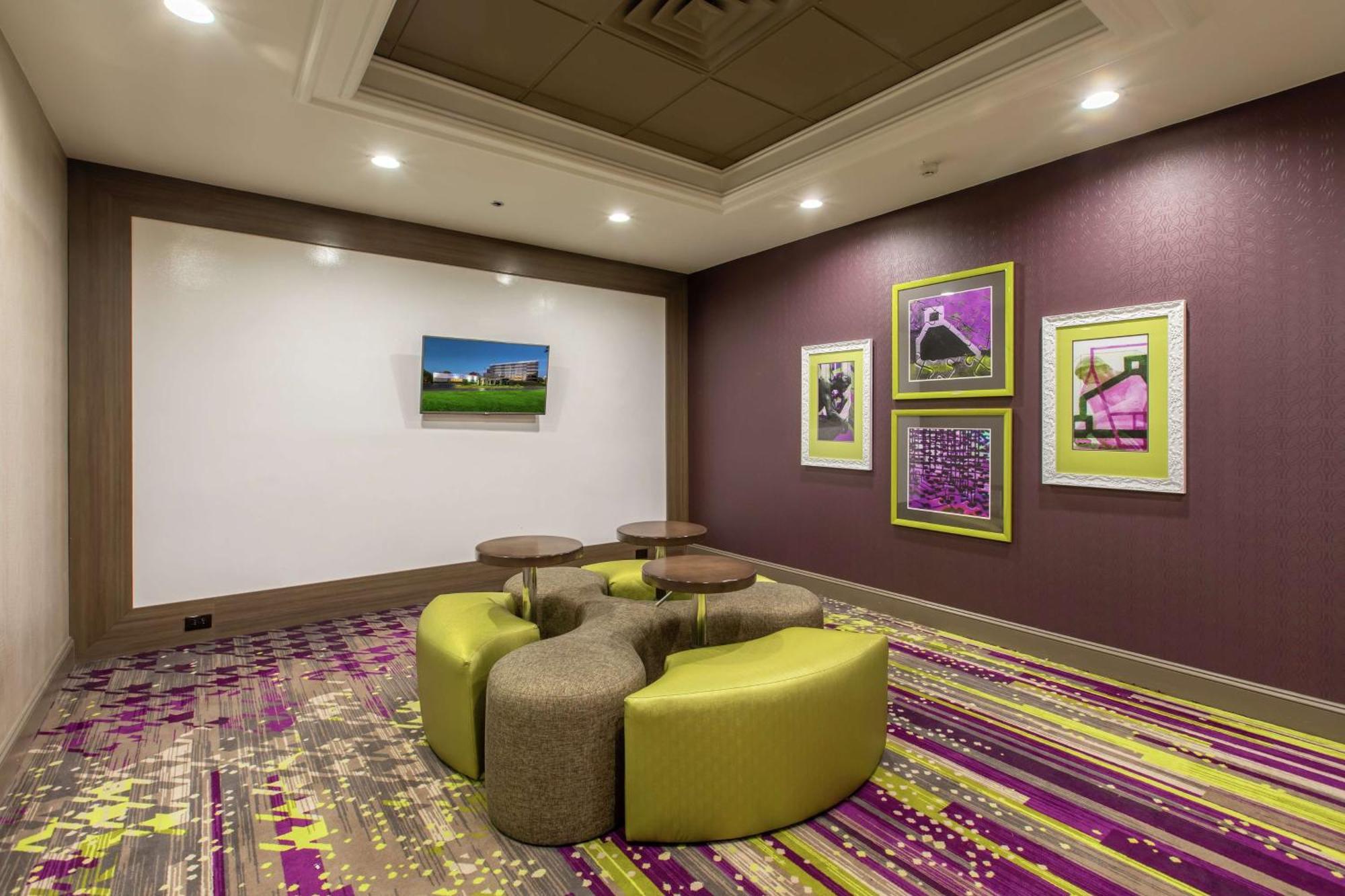 Doubletree By Hilton Winston Salem - University, Nc Exterior foto