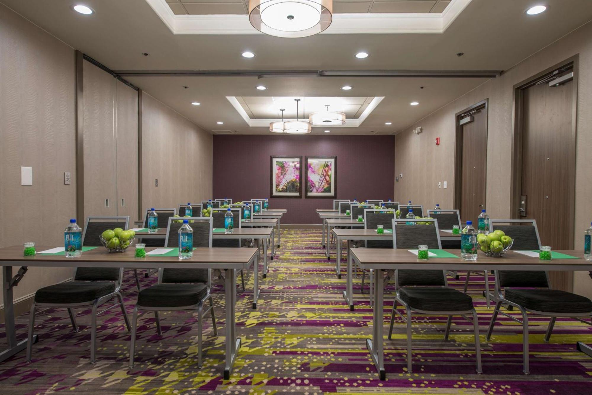 Doubletree By Hilton Winston Salem - University, Nc Exterior foto
