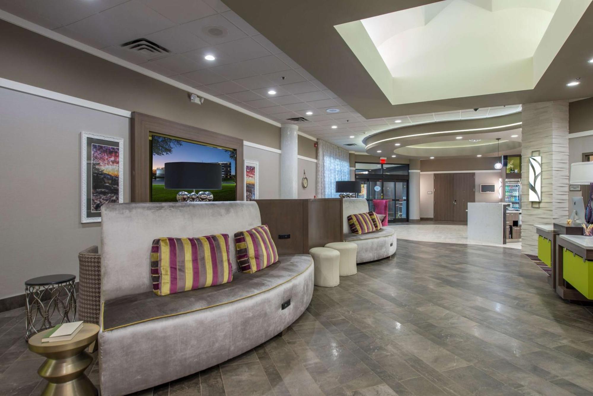 Doubletree By Hilton Winston Salem - University, Nc Exterior foto