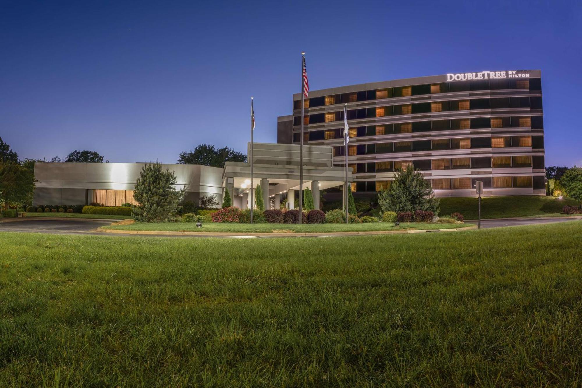 Doubletree By Hilton Winston Salem - University, Nc Exterior foto