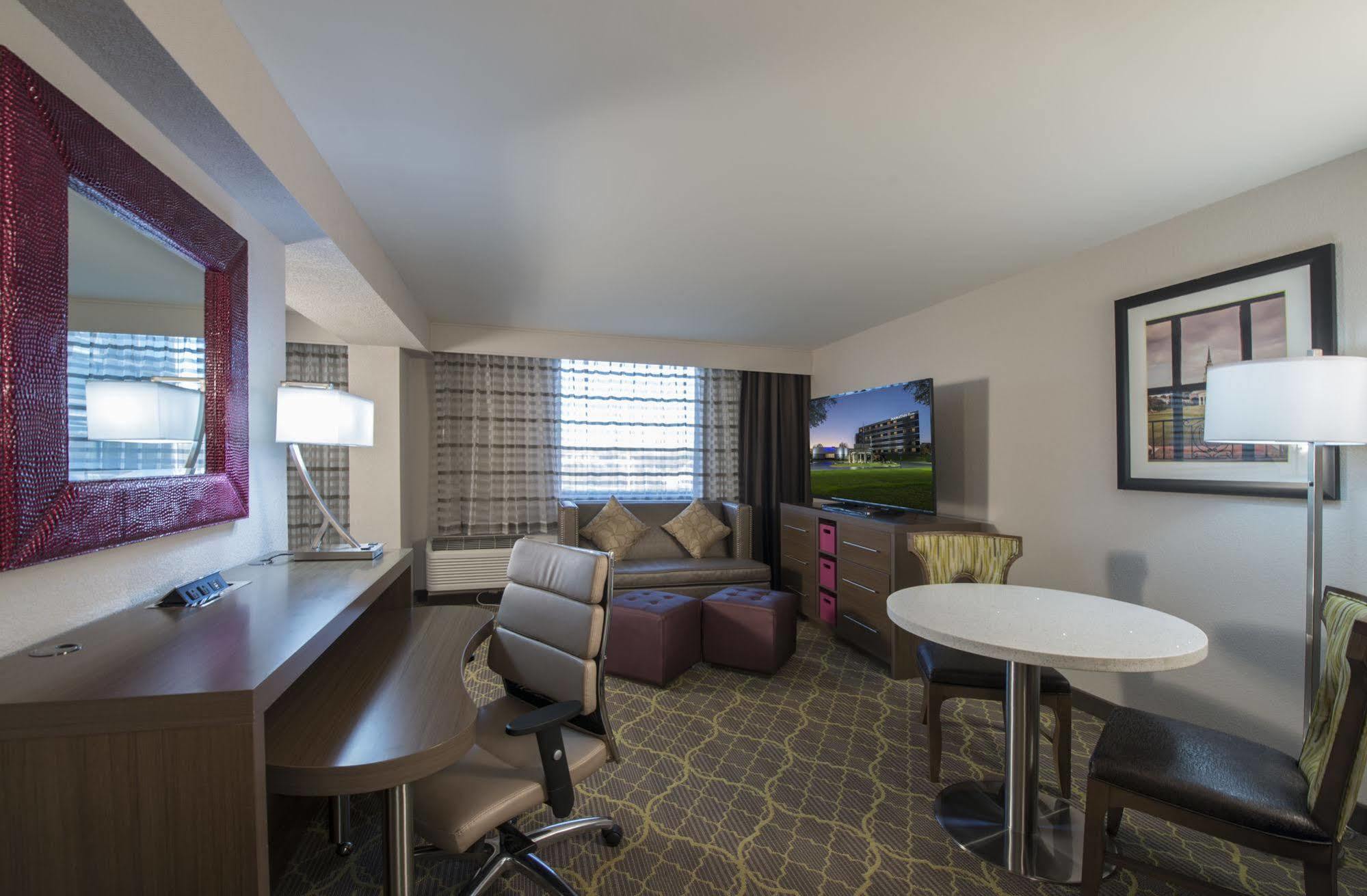 Doubletree By Hilton Winston Salem - University, Nc Exterior foto